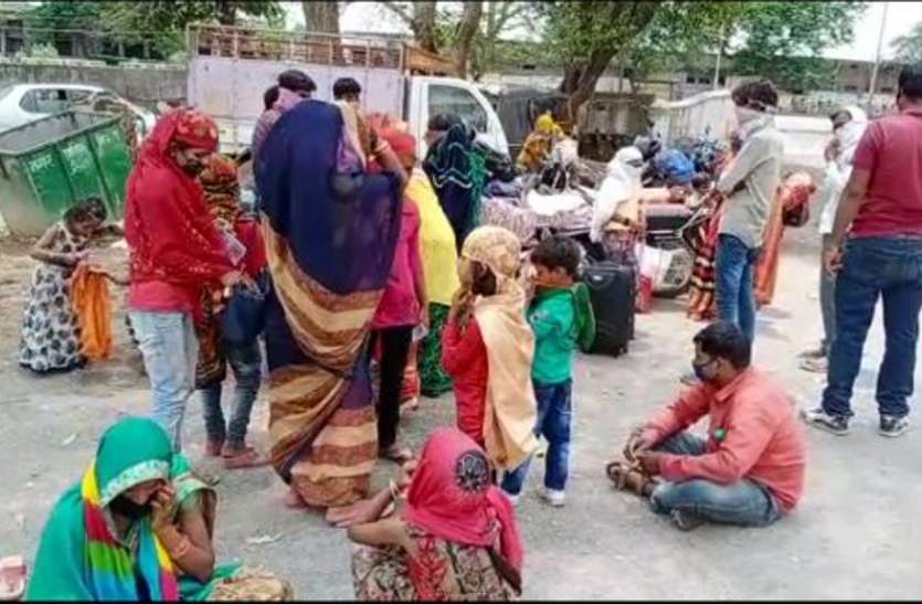Two dozen people reached Rewa from Bhopal with women and children महिलाओं और बच्चों को लेकर भोपाल से रीवा पहुंचे दो दर्जन लोग