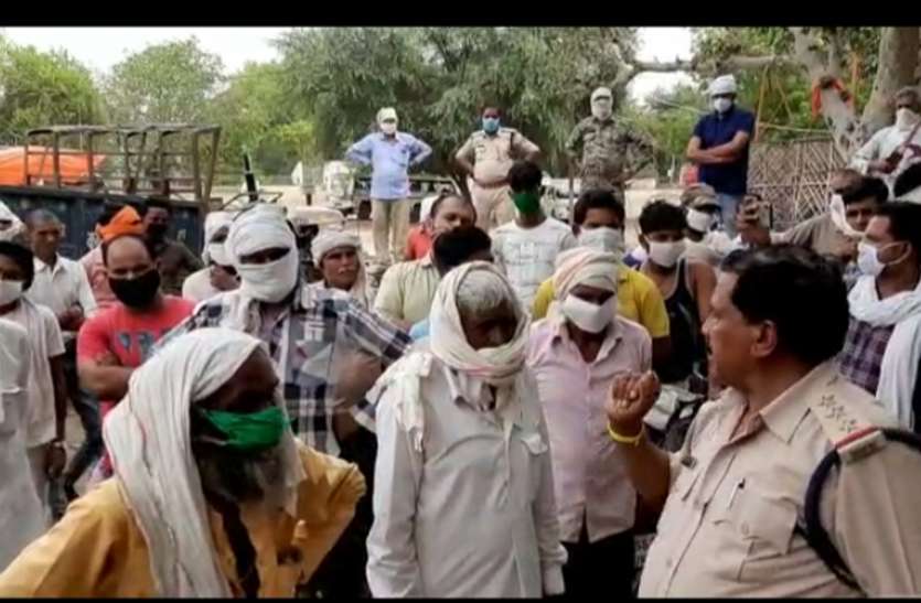 दुष्कृत्य के आरोपी की गिरफ्तारी की मांग को लेकर कैलारस थाना घेरा दुष्कृत्य के आरोपी की गिरफ्तारी की मांग को लेकर कैलारस थाना घेरा