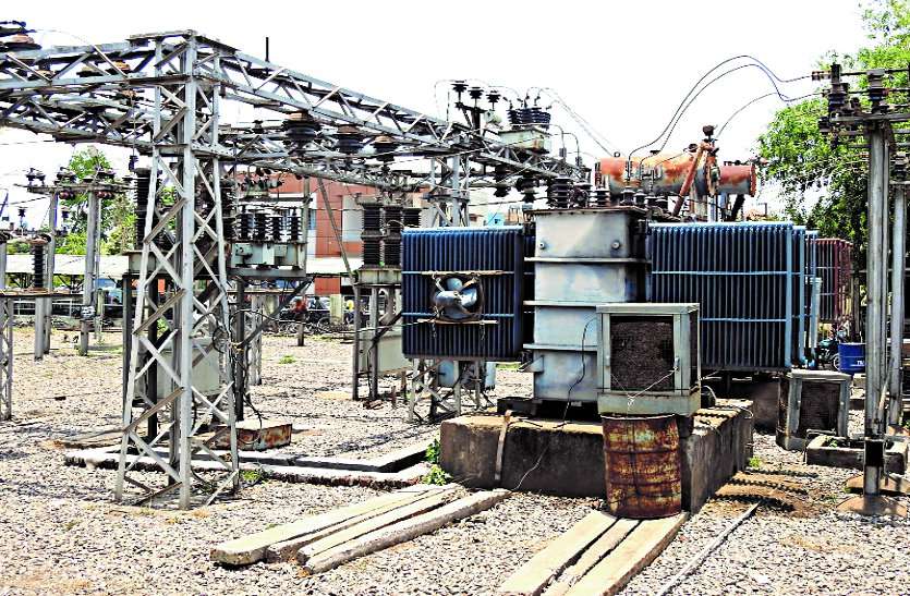 The effect of increasing heat in lacquer, increased load system due to cooler, AC current, employees are busy in handling ... लॉकडाउन में बढ़ रहा गर्मी का असर, कूलर, एसी चालू होने से बढ़ा लोड व्यवस्था संभालने में जुटे है कर्मचारी ...