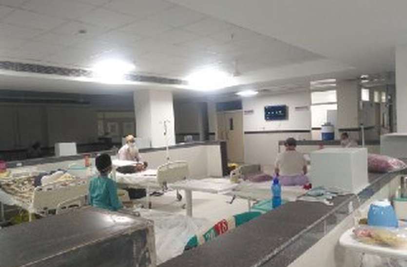 कोरोना की ‘मांद’ में घुसकर कर रही हैं दो-दो हाथ ये मां, बहन और बेटियां कोरोना की ‘मांद’ में घुसकर कर रही हैं दो-दो हाथ ये मां, बहन और बेटियां