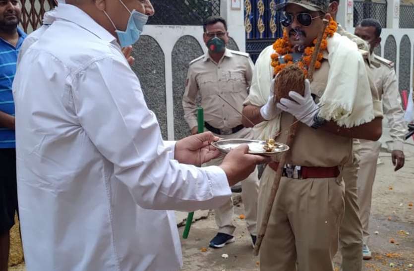 SP said- we will stop Corona, you just stay at home एसपी ने कहा- कोरोना को हम रोकेंगे आप सिर्फ घर पर रहिए
