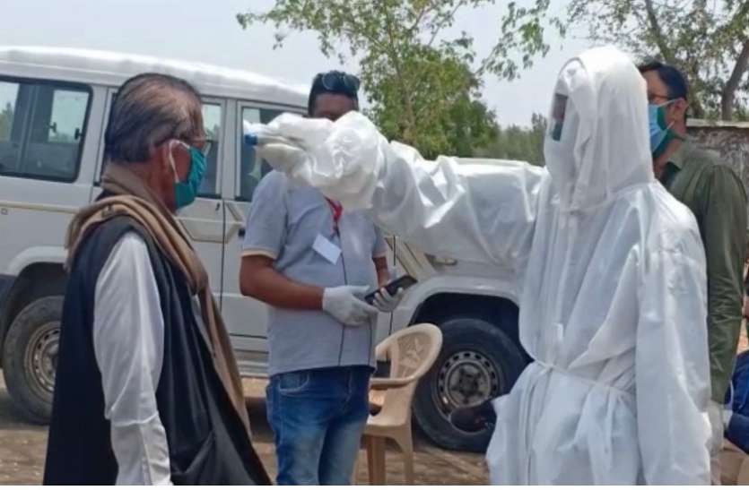 Ahmedabad News, lock down : यूपी में फंसे 22 यात्री राज्यपाल आनंदीबेन की मदद से लौटे Ahmedabad News, lock down : यूपी में फंसे 22 यात्री राज्यपाल आनंदीबेन की मदद से लौटे