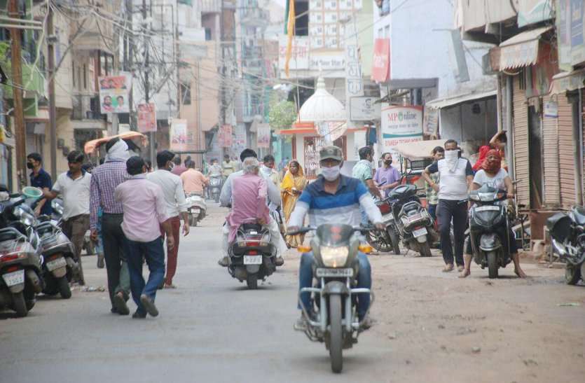 corona virus news from gwalior COVID 19 : पॉश एरिया में समझे लोग, इसलिए सख्ती हुई कम, बस्तियों में नहीं मास गैदरिंग पर लगाम