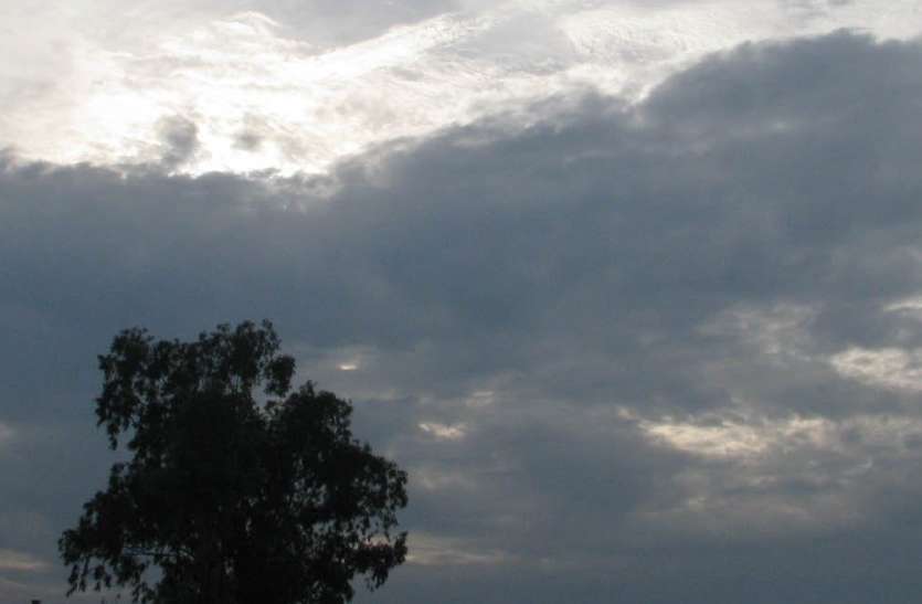 Clouds बदले मौसम ने किसानों की बढ़ाई मुसीबत, बरसात से कृषि कार्य बुरी तरह प्रभावित
