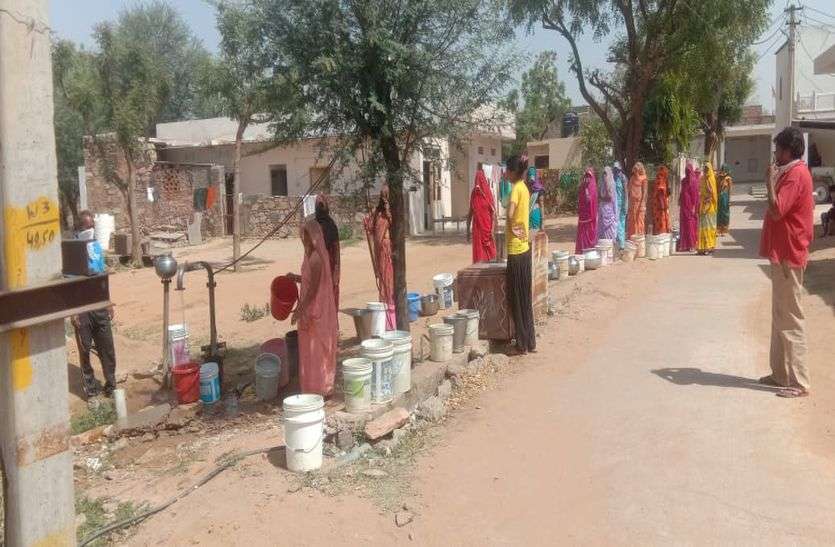 water supply कोरोना के कहर के बीच पानी की मारामारी