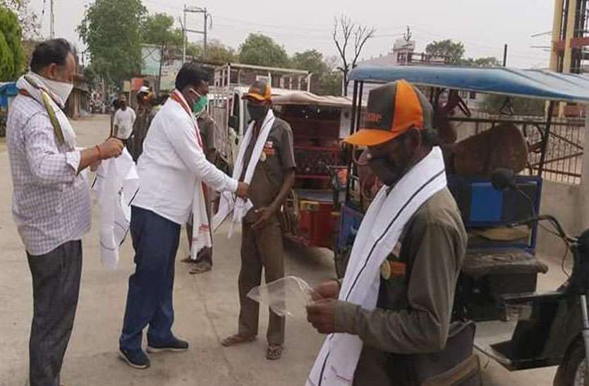कर्तव्य पथ पर डटे ये हैं पर्दे के पीछे के कोरोना फाइटर्स किए गए सम्मानित कर्तव्य पथ पर डटे ये हैं पर्दे के पीछे के कोरोना फाइटर्स किए गए सम्मानित