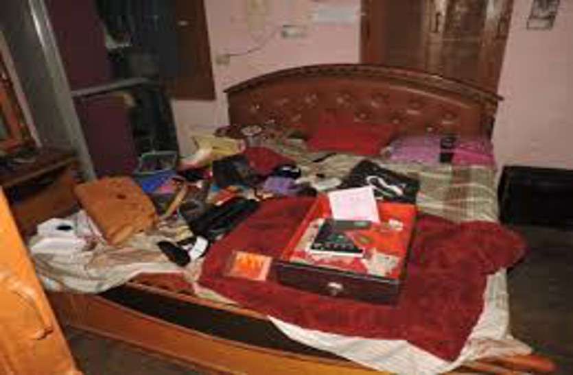 गोदाम और घर में चोरी की वारदात,लाखों रुपए का सामान ले गए चोर गोदाम और घर में चोरी की वारदात,लाखों रुपए का सामान ले गए चोर