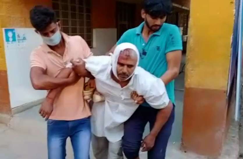 two sides clash in 12 injured at saipau dholpur आपसी कहासुनी के बाद दो पक्षों में चली लाठियां, फायरिंग भी हुई, 12 लोग घायल