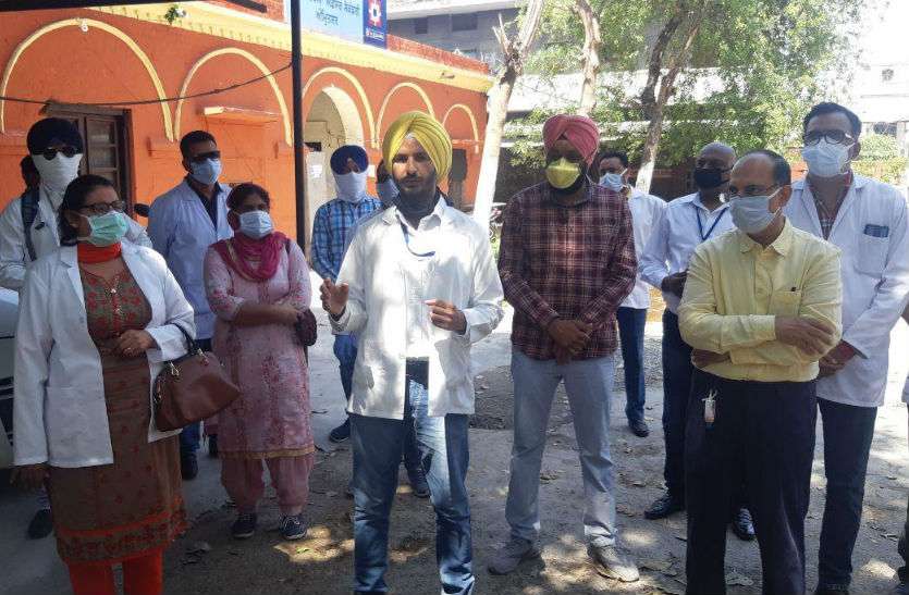 Doctors Breakig पाकिस्तान में दो महिलाएं कोरोना संक्रमित, अमृतसर में हड़कम्प, सरकार को दी ये चेतावनी