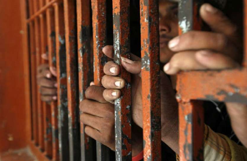 पेश की मिसाल: कोरोना से लड़ने के लिए बंदियों ने दान कर दिया जेल में मजदूरी कर कमाया हुआ पूरा पैसा पेश की मिसाल: कोरोना से लड़ने के लिए बंदियों ने दान कर दिया जेल में मजदूरी कर कमाया हुआ पूरा पैसा