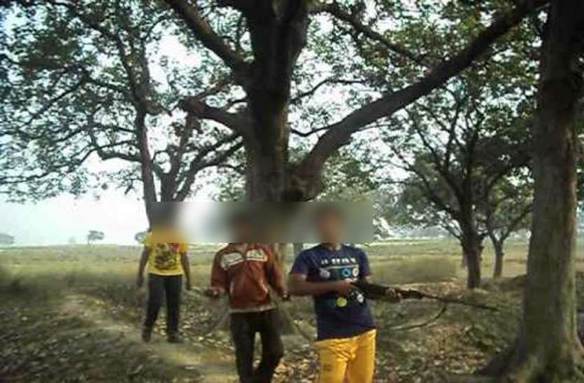 पक्षियों का शिकार करने जंगल गए 4 ग्रामीण आए क्राॅस फायरिंग की चपेट में, एक की मौत, घायल ने पुलिस पर लगाया आरोप पक्षियों का शिकार करने जंगल गए 4 ग्रामीण आए क्राॅस फायरिंग की चपेट में, एक की मौत, घायल ने पुलिस पर लगाया आरोप