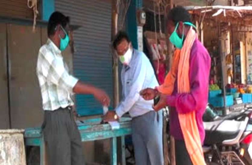 लॉकडाउन में नायब तहसीलदार ने बंद दुकान को कर दिया सील, सरपंच ने कहा हमें नहीं पता क्यों की कार्रवाई लॉकडाउन में नायब तहसीलदार ने बंद दुकान को कर दिया सील, सरपंच ने कहा हमें नहीं पता क्यों की कार्रवाई