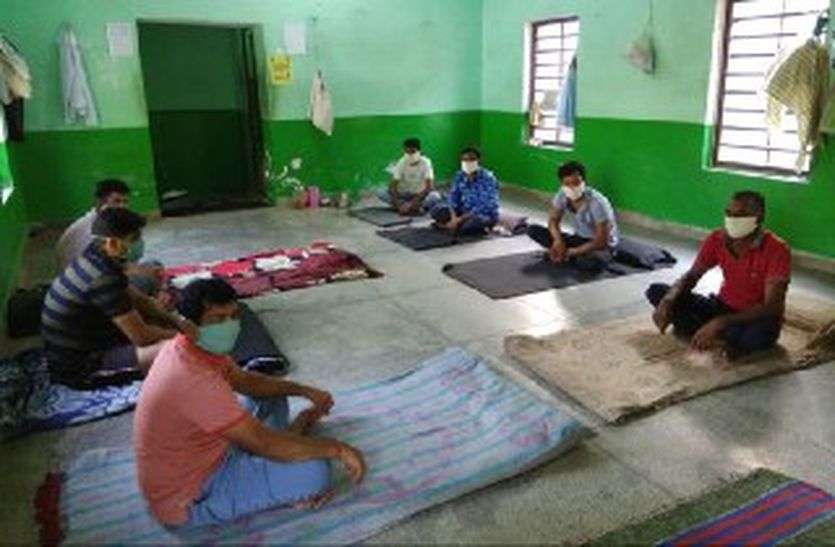 बंदियों को अलग से आइसोलेट वार्ड़ में ही शिफ्ट किया कोरोना महामारी : जेल में बाहर से आ रहे कैदियों को भी कर रहे क्वारेंटाइन