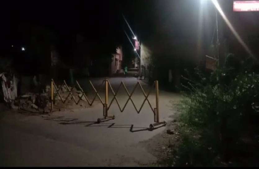 Woman Report Corona Positive In Banswara City, Curfew In Area 400 मास्क तैयार कर चुकी महिला निकली कोरोना पॉजिटिव, इलाके में लगाया कर्फ्यू, पुलिस ने जब्त किए मास्क