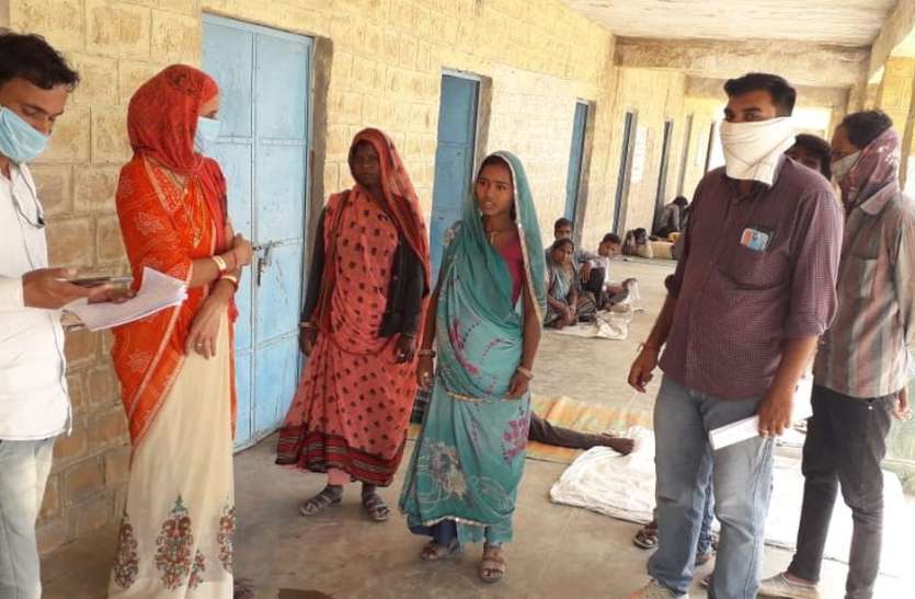 मोहनगढ में आश्रय स्थलों को किया सेनेटाईज, 220 श्रमिकों की हुई स्क्रीनिंग मोहनगढ में आश्रय स्थलों को किया सेनेटाईज, 220 श्रमिकों की हुई स्क्रीनिंग