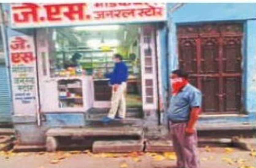 chemists and pharmacists are providing services during corona lockdown जोधपुर में पास जारी किए हुए केमिस्ट के अलावा औषधि नियंत्रण अधिकारी पहुंचा रहे घर-घर दवा