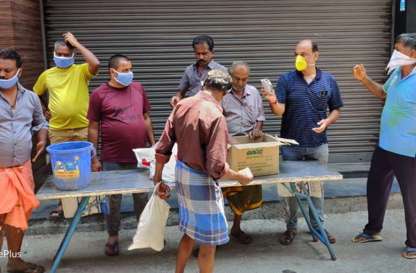 मास्क व राशन सामग्री वितरण मास्क व राशन सामग्री वितरण