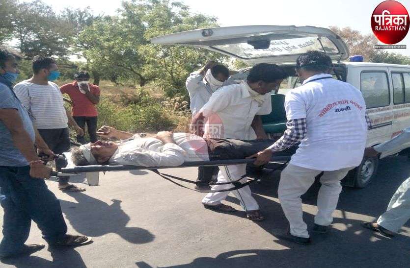 श्वान को बचाने के चक्कर में प्रधानाध्यापक हुए घायल श्वान को बचाने के चक्कर में प्रधानाध्यापक हुए घायल
