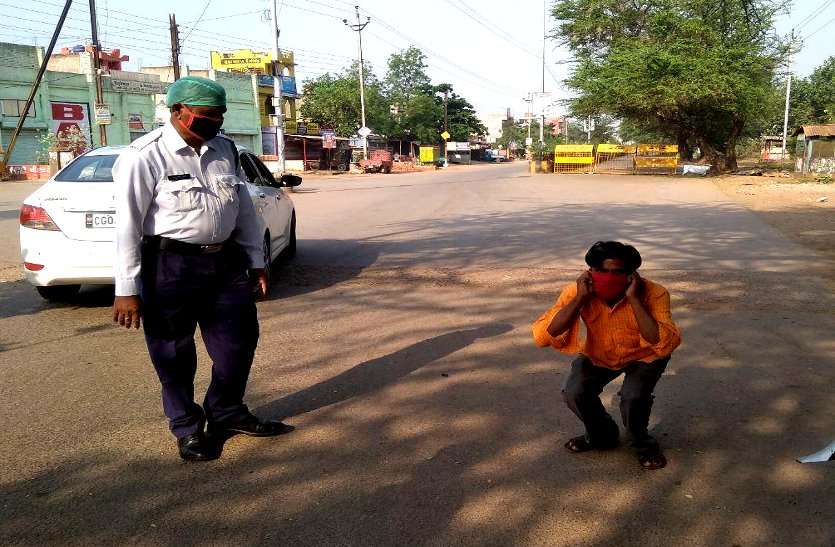 27 साल बाद सीएम के गृह जिले में लगा कफ्र्यू, बेवजह सड़क पर घूमने वालों को पुलिस ने कराई उठक बैठक, लोगों ने बरसाए फूल 27 साल बाद सीएम के गृह जिले में लगा कफ्र्यू, बेवजह सड़क पर घूमने वालों को पुलिस ने कराई उठक बैठक, लोगों ने बरसाए फूल