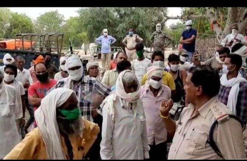 मासूम बच्ची से दुष्कृत्य के आरोपी की गिरफ्तारी की मांग को लेकर थाना घेरा मासूम बच्ची से दुष्कृत्य के आरोपी की गिरफ्तारी की मांग को लेकर थाना घेरा