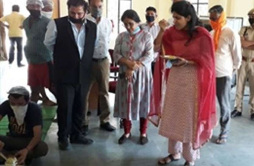 meerut Lockdown: गरीबों के लिए सामुदायिक रसोई में मिले सड़े आलू, सुपरवाइजर सस्पेंड, अफसरों ने शुरू की जांच