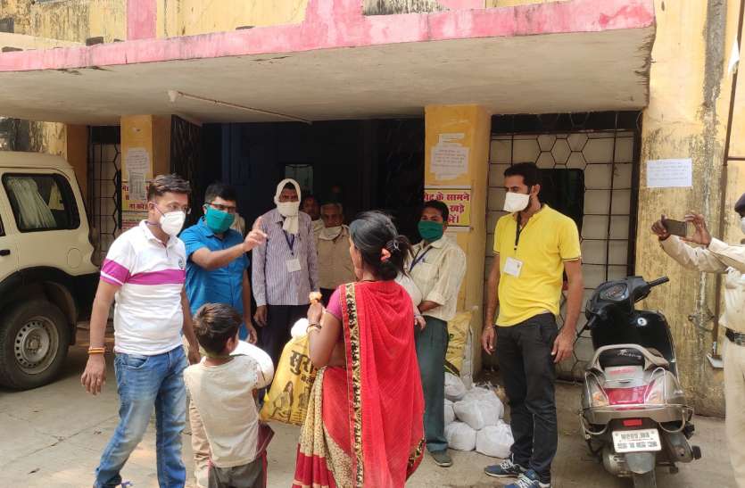 लाॅकडाउन में राशन नहीं है तो परेशान न हों, बिना राशनकार्ड के भी यहां से पाएं मुफ्त राशन लाॅकडाउन में राशन नहीं है तो परेशान न हों, बिना राशनकार्ड के भी यहां से पाएं मुफ्त राशन