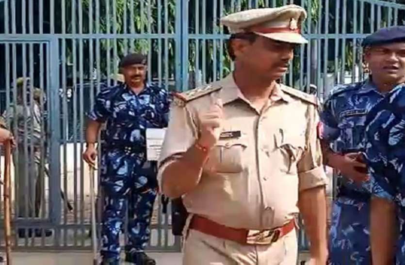 Crime Branch arrested Baahubali Atiq Ahmed close यूपी के बाहुबली के यहां ताबकतोड़ छापेमारी , चेचरे भाई समेत दो गिरफ्तार