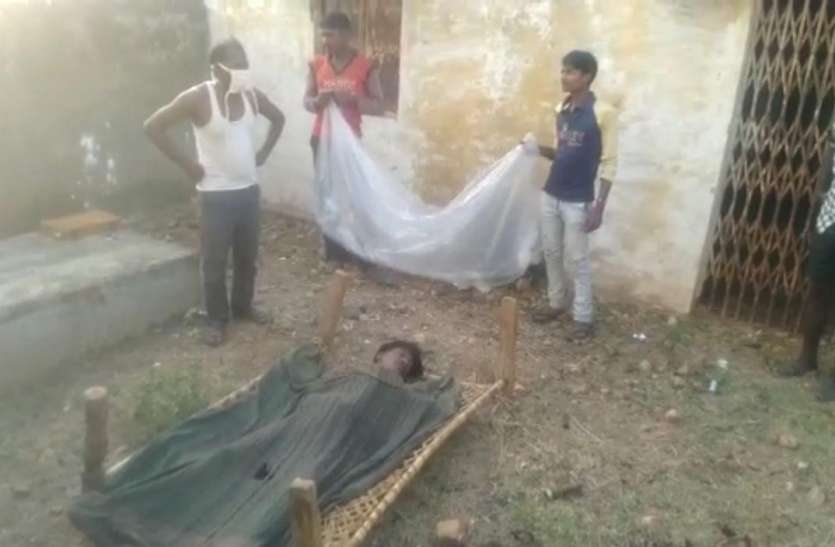 Day laborer committed suicide by hanging, brother did not say food gra दिहाड़ी मजदूर ने फांसी लगाकर की आत्महत्या, भाई ने कहा नहीं था खाद्यान्न इसलिए की आत्महत्या