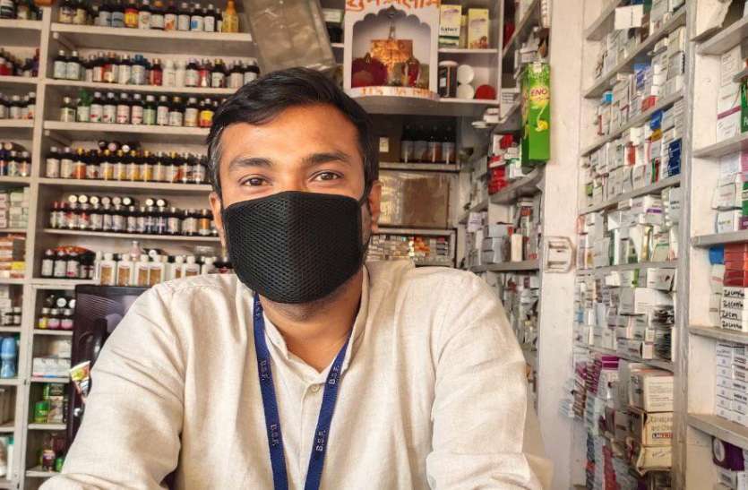 Crisis companions ... drug dealers keep posted 24 hours with life-savi संकट के साथी...जीवनरक्षक दवाओं के साथ 24 घंटे तैनात रहते हैं दवा व्यापारी