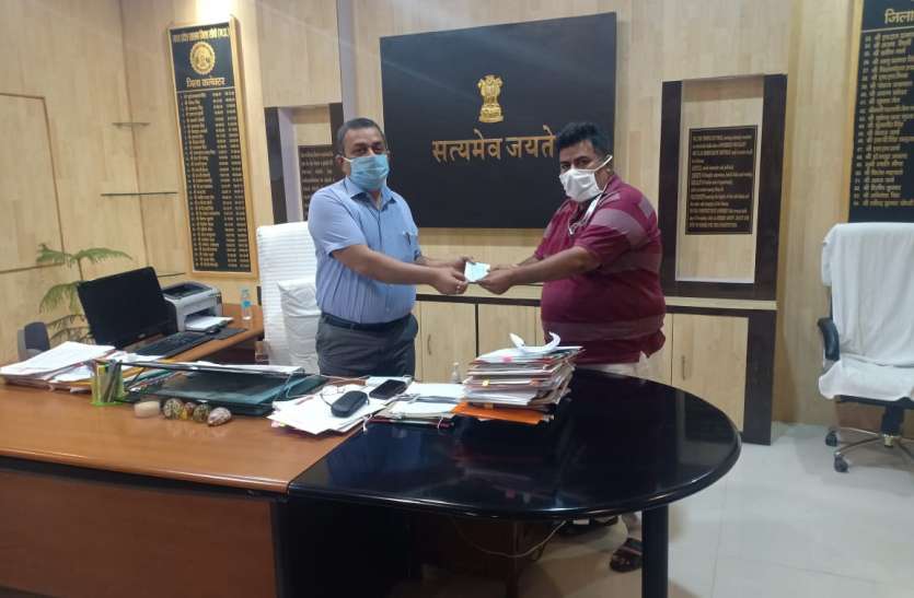 Businessman Kamal Kamdar gave assistance of 21 thousand व्यवसाई कमल कामदार ने दी 21 हजार की सहायता राशि