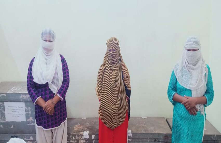 लॉकडाउन: सेक्स रैकेट का भंडाफोड़, पुलिस ने जाल बिछाकर महिला दलाल,दो लड़की सहित एक लड़के को दबोचा