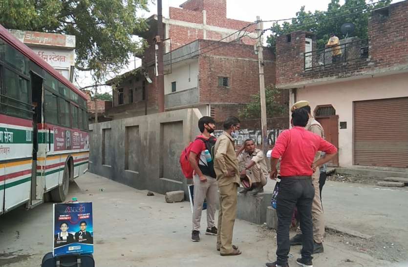 Etawah news कोटा में फंसे छात्र लौटे यूपी, जांच के बाद ही भेजा जा रहा घर, बसों में दिखी सोशल डिस्टेंसिंग