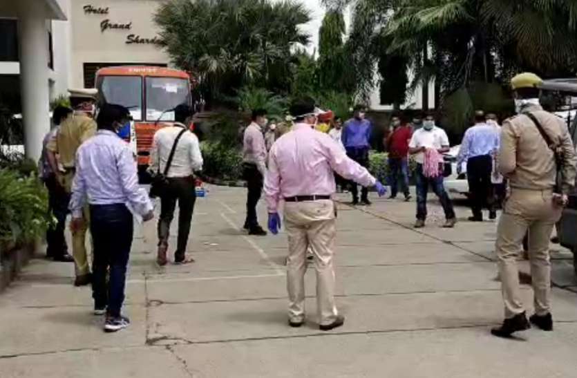 Pilibhit news कोटा से पीलीभीत आए छात्र-छात्राएं, थर्मल स्कैनिंग के बाज जरूरी टिप्स के साथ भेजे गए घर
