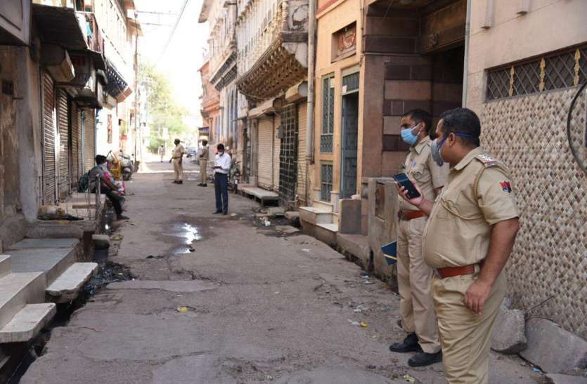 प्रतीकात्मक तस्वीर कर्फ्यू का उल्लंघन कर दुकान खोलने और शराब बेचने के आरोपी दबोचे