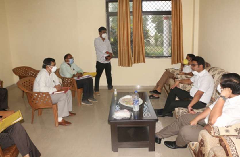 Corona: Make health test by building teams from house to house टीमों का गठन कर घर-घर कराएं स्वास्थ्य परीक्षण