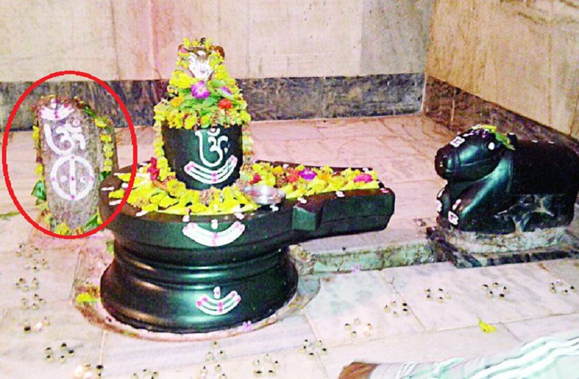 Miracle of shiv temple : A cow used to offer milk on rock every day