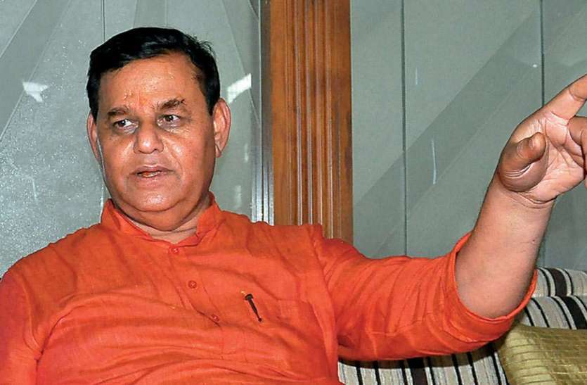प्रशासन पर हावी हुए स्थानीय विधायक, राशन सामग्री पहुंच रही चहेतों के घर- MP रामचरण बोहरा बिजली व पानी के बिल स्थगित के बजाए माफ किए जाएं - सांसद रामचरण बोहरा