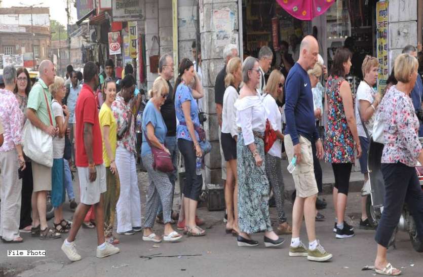 foreign tourists इस साल दिवाली व नववर्ष पर देशी मेहमानों से उम्मीद