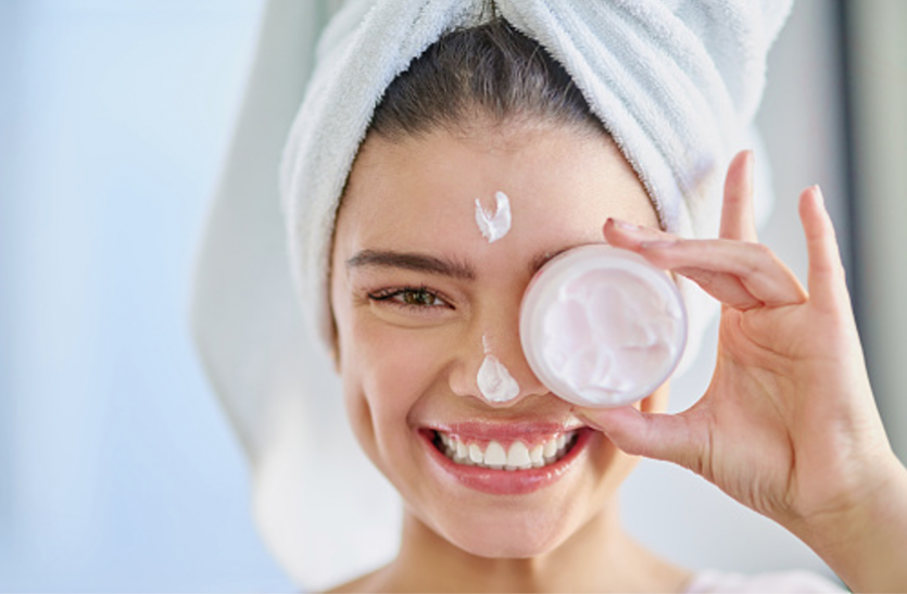 Skin care Tips: Follow these tips for glowing skin at the age of 40 Skin care Tips: 40 की उम्र में दमकती त्वचा के लिए अपनाएं ये टिप्स
