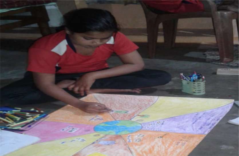 Online competition held पोस्टर बनाकर दिया पृथ्वी को बचाने का संदेश