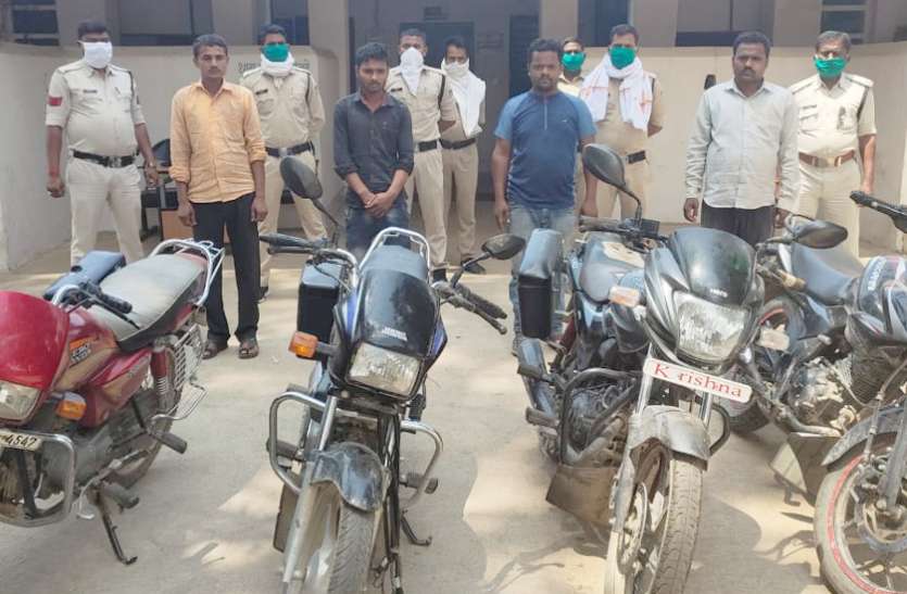 Chitrangi police acted on the instructions of Singrauli SP 4 जुआरियों को पुलिस ने पकड़ा, जानिए पुलिस ने कैसे की घेराबंदी
