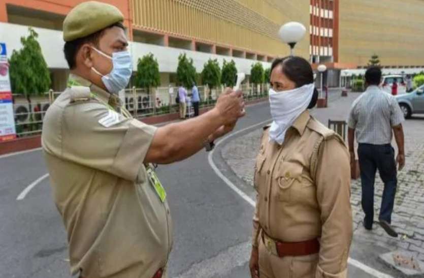 Corona : राजधानी के हॉटस्पॉट एरिया में तैनात 55 पुलिसकर्मियों को किया गया क्वारंटीन, किचन के कर्मचारी भी हैं शामिल Corona : राजधानी के हॉटस्पॉट एरिया में तैनात 55 पुलिसकर्मियों को किया गया क्वारंटीन, किचन के कर्मचारी भी हैं शामिल