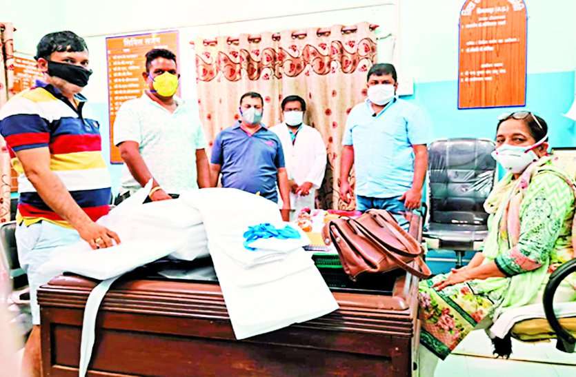 covid -19 CORONA : सिविल सर्जन को सौंपी पचास पीपीइ किट, काम होगा आसान