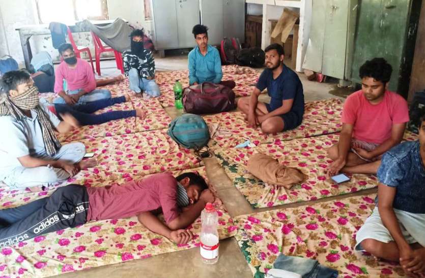 Quarantine साइकिल से झारखंड और बिहार के लिए निकल पड़े 114 लोग, फिरोजाबाद में कराए क्वारंटाइन