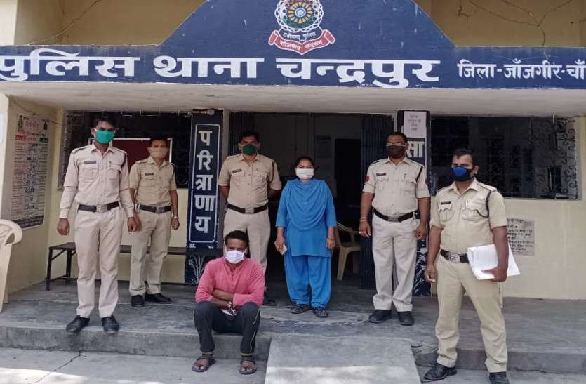 लॉकडाउन के दौरान नाबालिग का अपहरण करने वाला आरोपी लौटा घर, पुलिस ने घेराबंदी कर किया गिरफ्तार लॉकडाउन के दौरान नाबालिग का अपहरण करने वाला आरोपी लौटा घर, पुलिस ने घेराबंदी कर किया गिरफ्तार