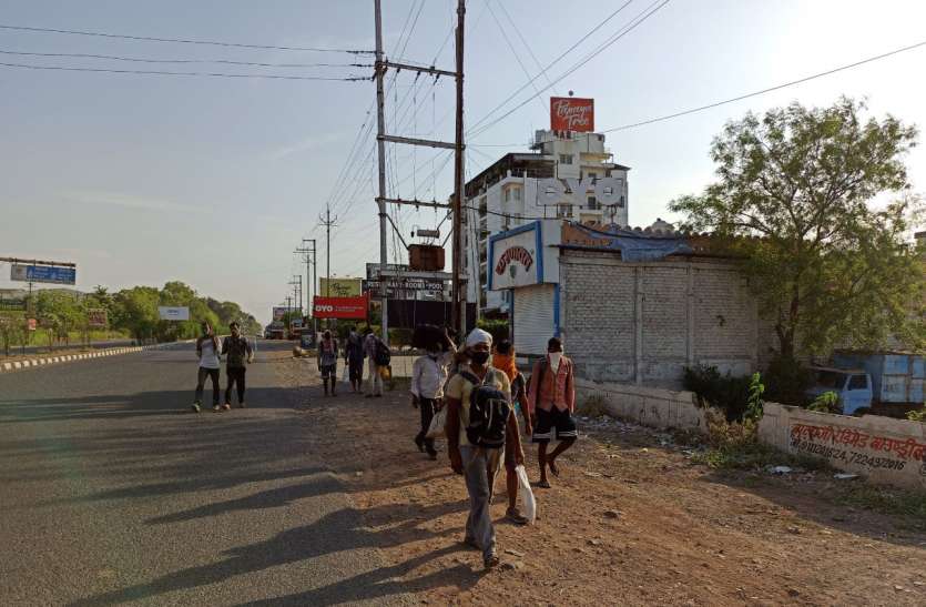 दस दिन में पैदल चलकर मुंबई से इंदौर पहुंचे दस दिन में पैदल चलकर मुंबई से इंदौर पहुंचे
