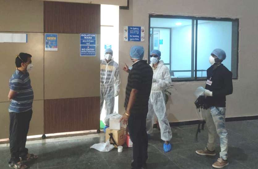 After getting corona positive, 44 samples, 1 km radius of hospital declared as container area कोरोना पॉजिटिव मिलने के बाद लिए 44 सेंपल, कंटेनमेंट क्षेत्र घोषित
