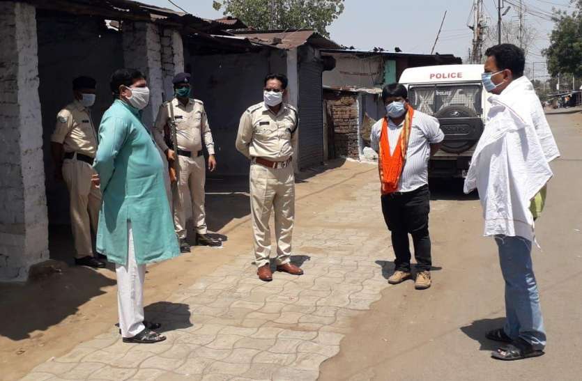 चार दिन से भूखा था युवक, परिजन ठीक होने के लिए कर रहे थे पूजा-पाठ, आ गई मौत.... चार दिन से भूखा था युवक, परिजन ठीक होने के लिए कर रहे थे पूजा-पाठ, आ गई मौत....