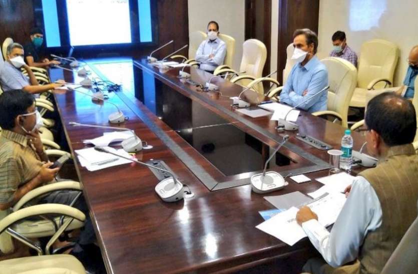 सीएम का निर्देश, लॉकडाउन के बाद तीन महीने तक नहीं हो रोजगार की दिक्कत सीएम का निर्देश, लॉकडाउन के बाद तीन महीने तक नहीं हो रोजगार की दिक्कत