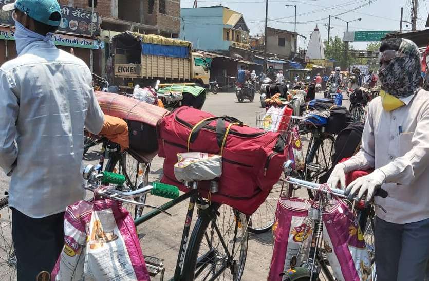 Korba: कामकाज बंद हो जाने से परेशान 10 मजदूर लॉकडाउन में साइकिल से निकल पड़े झारखंड